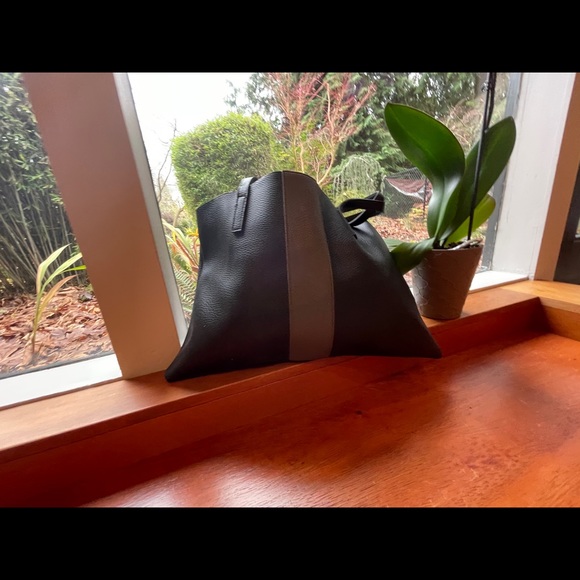 Black pebbled leather Vince Camuto tote - Picture 3 of 7